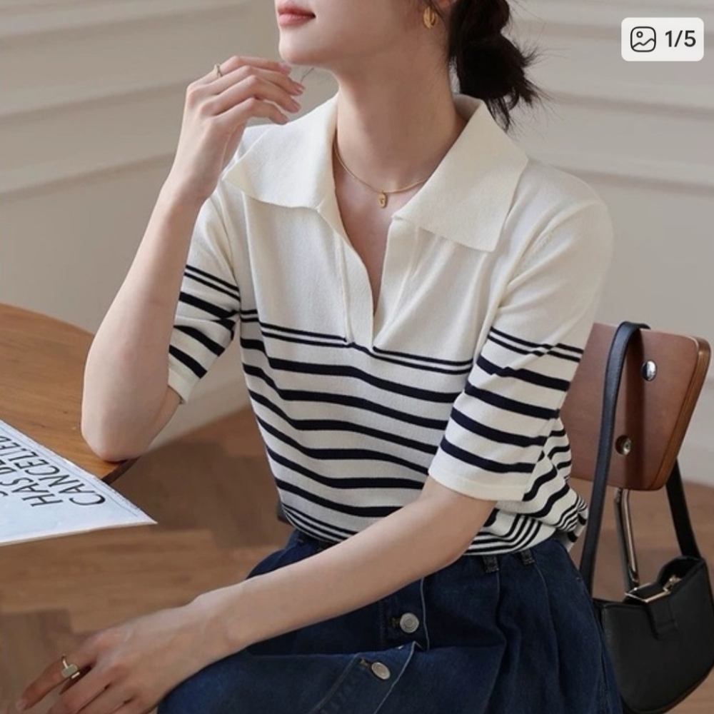 Simple Retro White and Navy Striped Collared Shirt